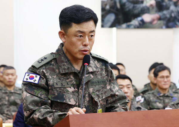 문상호 국군정보사령관이 10일 오전 서울 여의도 국회 국방위원회에서 열린 계엄 관련 긴급 현안질의에서 위원 질의에 답하고 있다. 2024.12.10. ⓒ뉴스1