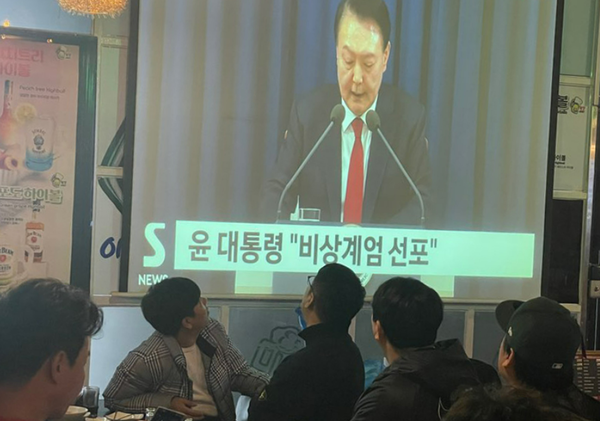 모두가 충격에 떤 그날 밤. ⓒ뉴스1