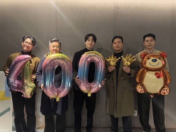 '하얼빈' 출연진들의 400만 감사 인증 사진.&nbsp;ⓒ인스타그램