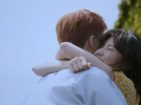 뮤직비디오 속 다정한 연인으로 분한 이찬혁과 하지수. ⓒ유튜브 채널 'Leechanhyukvideo'