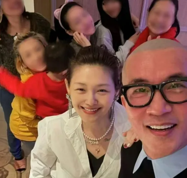 구준엽은 서희원의 가족과 찍은 사진과 더불어 “새해 복 많이 받으세요”라는 게시물을 올렸다. ⓒ인스타그램