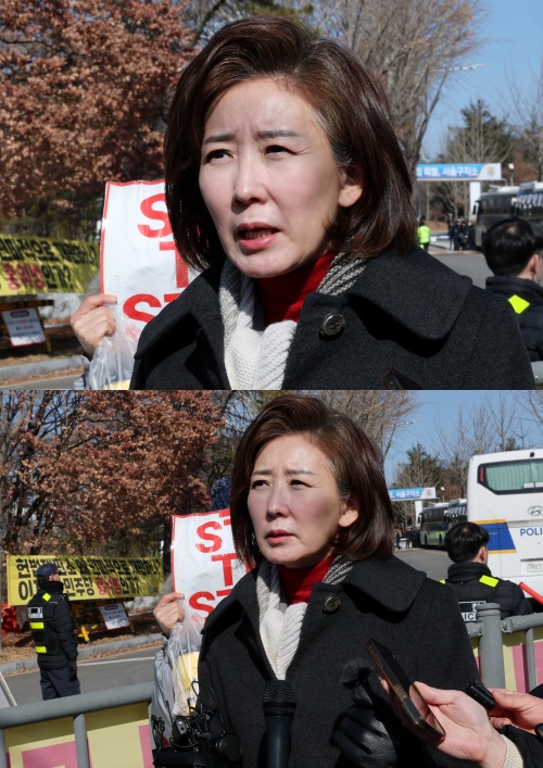 윤 대통령 접견 후 기자들과 대화하는 나경원 의원. ⓒ뉴스1