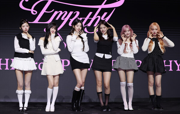 왼쪽부터 그룹 아이브 멤버 레이, 가을, 장원영, 안유진, 이서, 리즈.&nbsp;ⓒ뉴스1&nbsp;