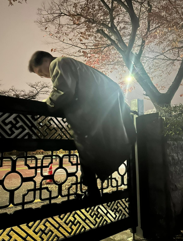 만약 윤석열 대통령이 돕지 않았더라면 술이 거나하게 취해 국회 담을 넘기 어려웠을 수도 ㄷㄷ ⓒ우원식 페이스북&nbsp;