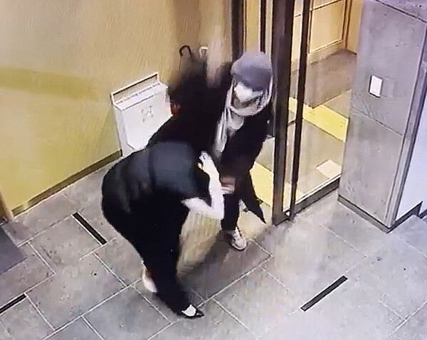 배 의원이 지난해 1월 25일 중학생으로부터 머리를 가격당한 현장.&nbsp;ⓒ배현진 의원실 제공&nbsp;