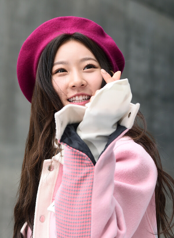 28살 김수현과 16살 김새론의 카톡: 뒤구르기로 봐도 연인 사이의 대화다(+사진)