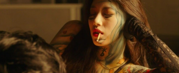 영화 '리얼'에서 타투이스트로 파격 변신한 배우 수지. ⓒCJ엔터테인먼트