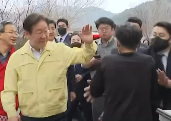 이재명 더불어민주당 대표를 위협하는 이재민. ⓒ연합뉴스TV