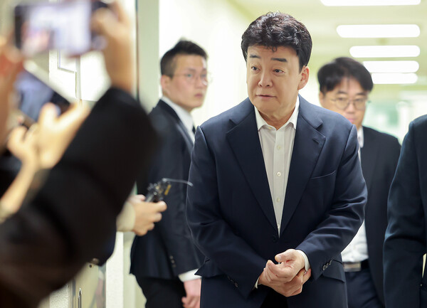 백종원 더본코리아 대표가 3월 28일 정기 주주총회에서 참석하는 모습.&nbsp;ⓒ뉴스1