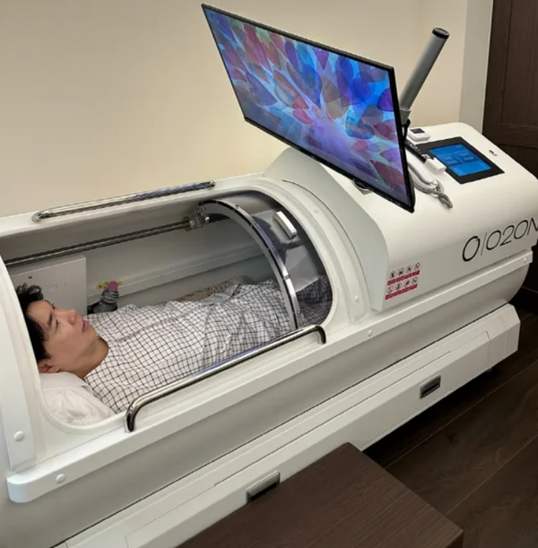 산소챔버에 들어간 박수홍. ⓒ인스타그램