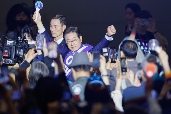 이재명 더불어민주당 대선 경선 후보가 27일 경기 고양시 킨텍스에서 열린 수도권·강원·제주 합동연설회에 입장하고 있다.&nbsp;ⓒ뉴스1&nbsp;