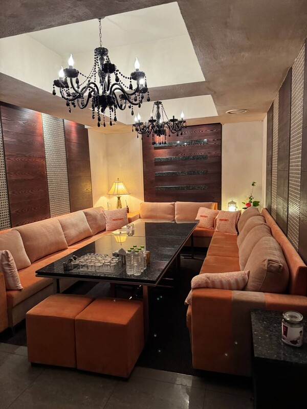 사진 찍은 이곳은 알고 보니 룸살롱 ⓒ더불어민주당 선대위 내란종식 헌정수호 추진본부 제공