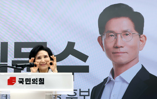 이럴꺼면 후보를 바꾸자. ⓒ뉴스1