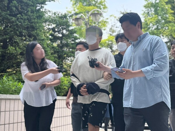 마약류관리법 위반 혐의를 받는 신남성연대 간부 30대 남성 A씨가 27일 오후 인천 미추홀구 인천지법 영장 심사장에 구속 전 피의자 심문(영장실질심사)을 받기 위해 출석하는 모습.&nbsp;ⓒ뉴스1&nbsp;