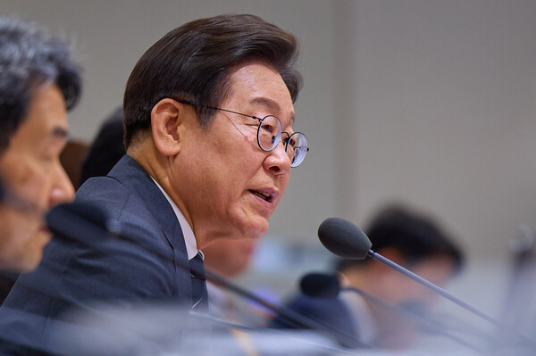 3년 반 만에 코스피 지수 3000 돌파하자 이 대통령이 보인 반응: 지금 당장 마을 대잔치 각이다