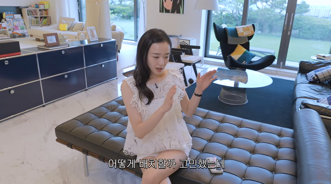 신혼집 거실을 소개하는 손연재. ⓒ유튜브 채널 ‘손연재 sonyeonjae’