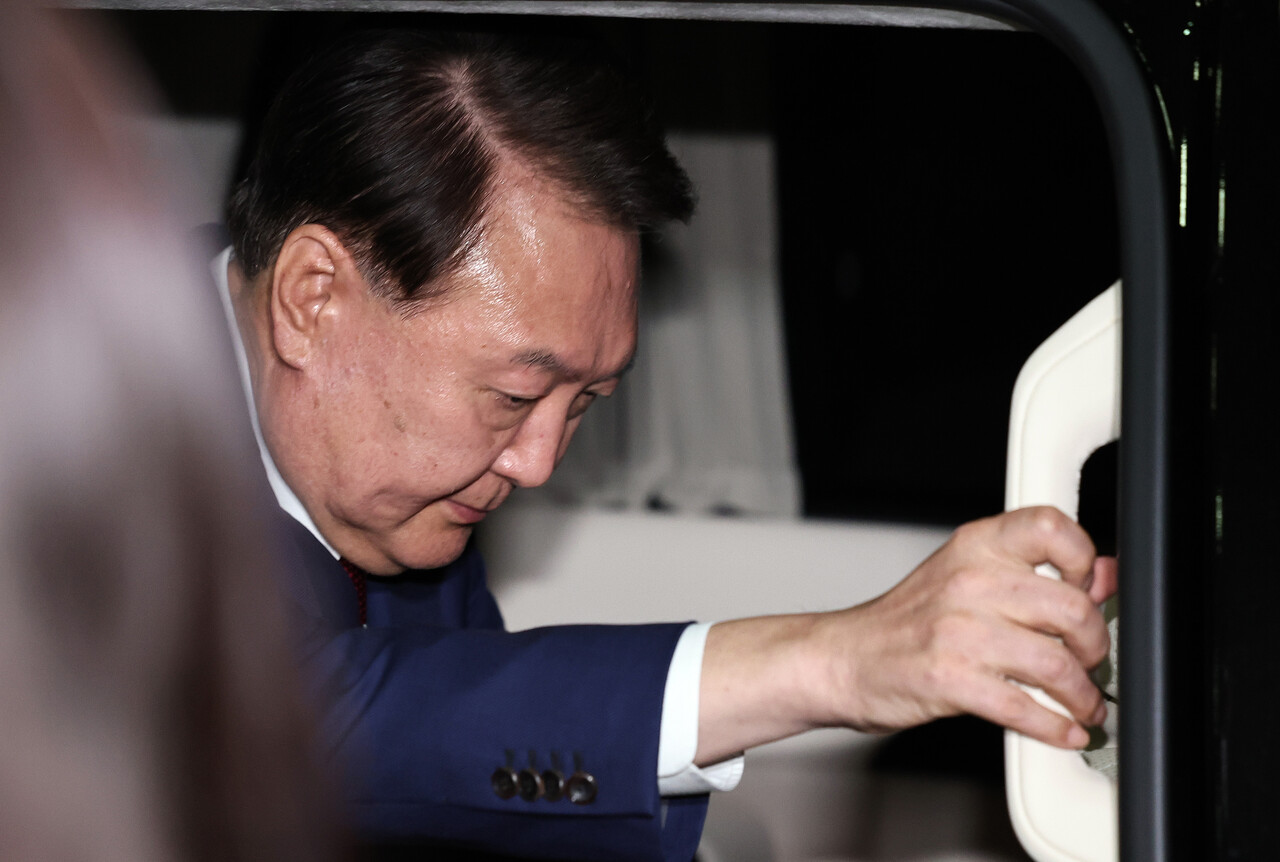 내란 특검 2차 조사를 마친 윤석열. ⓒ뉴스1