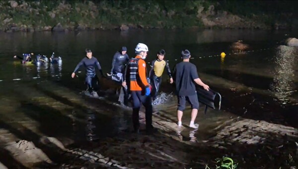 9일 오후&nbsp;충남 금산군 금강 상류에서 발생한 사고 현장.&nbsp;ⓒ충남소방본부 제공