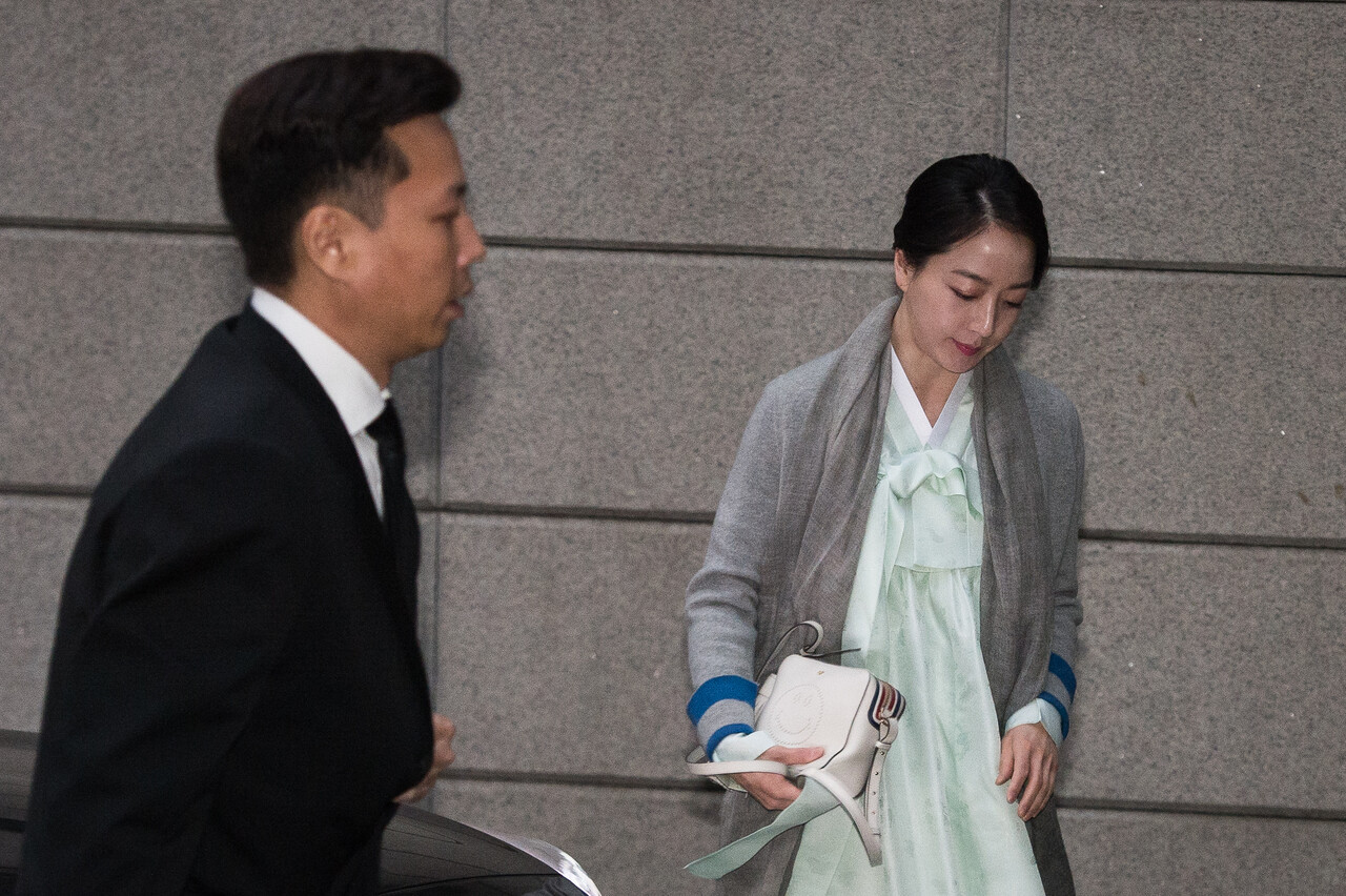 故정주영 회장 16주기 제사에 참석한&nbsp;정대선·노현정. ⓒ뉴스1