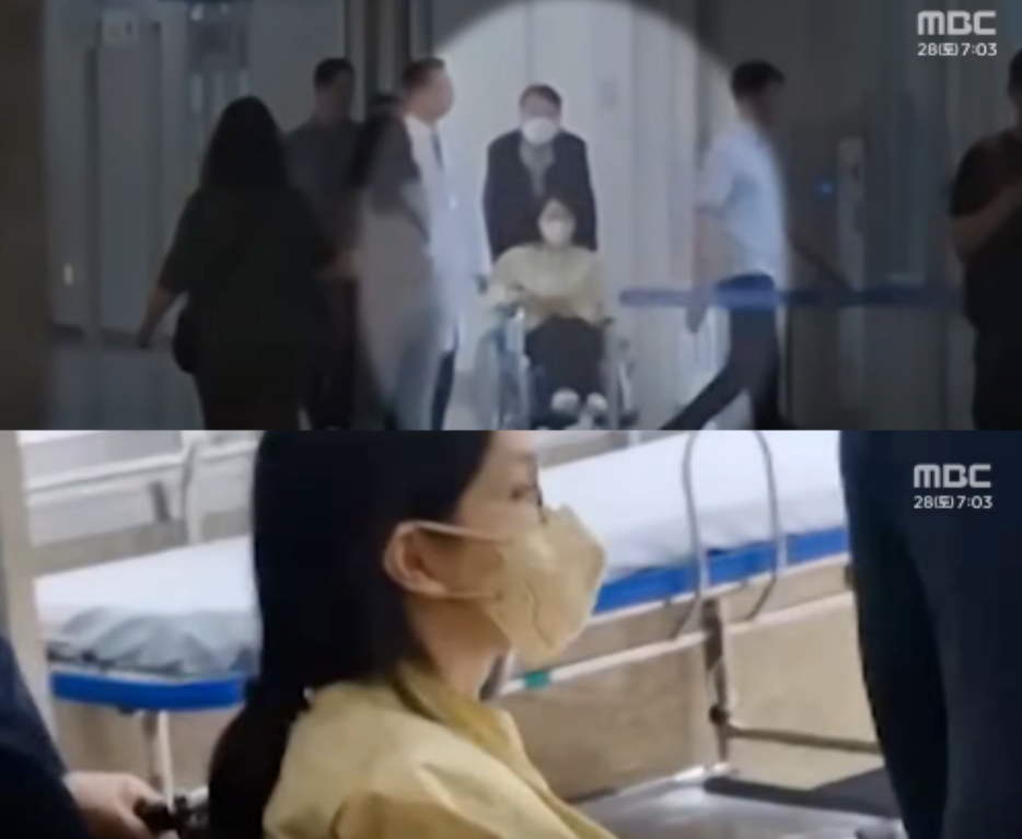 휠체어를 타고 퇴원하는 김건희. ⓒMBC 뉴스