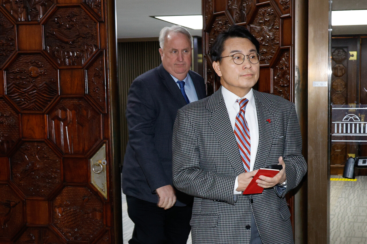 인요한과 윤상현. ⓒ뉴스1