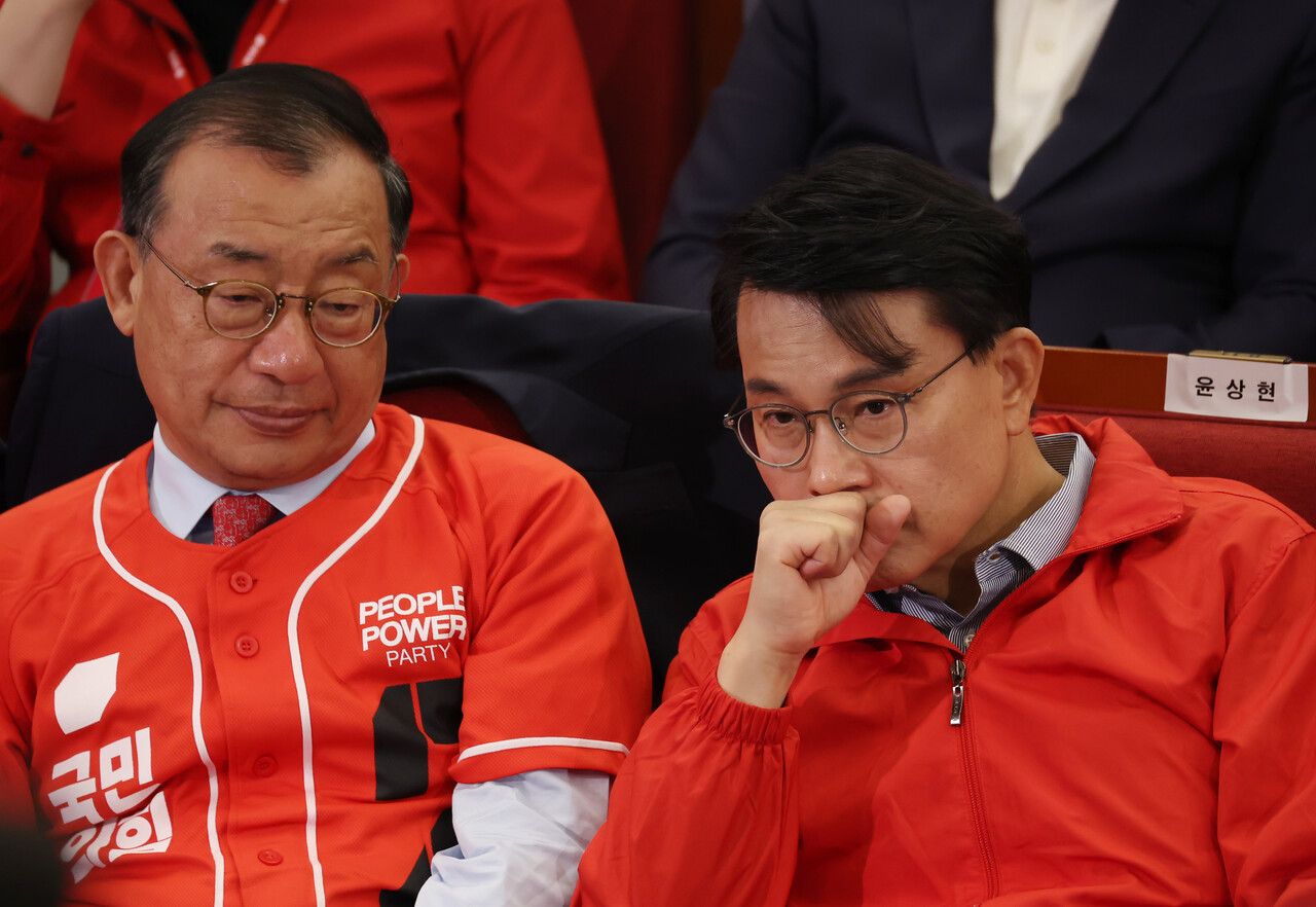 이정현과 윤상현. ⓒ뉴스1
