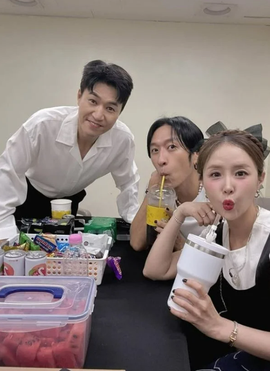 신지가 올렸던 문제의(?) 게시물. ⓒSNS
