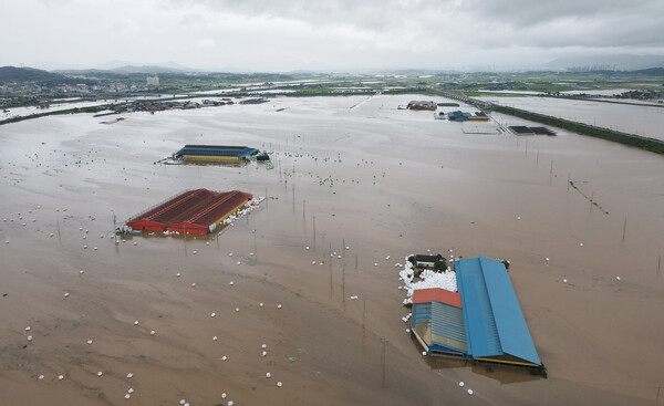 17일 충남 예산군 고덕면 일대가 집중호우에 침수돼 있다.&nbsp;ⓒ뉴스1&nbsp;