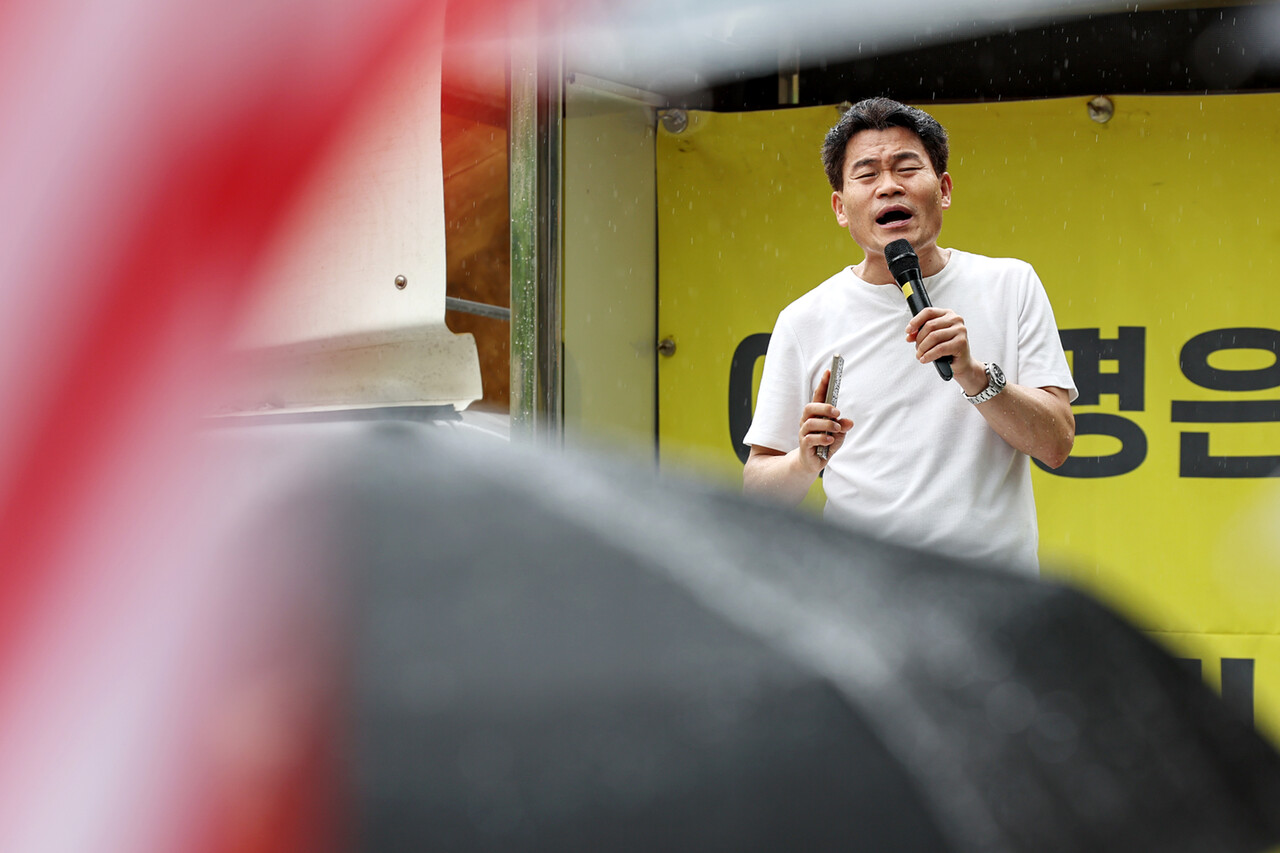 윤석열 구속적부심 당일 집회에 참석해 연설 중인 전한길. ⓒ뉴스1