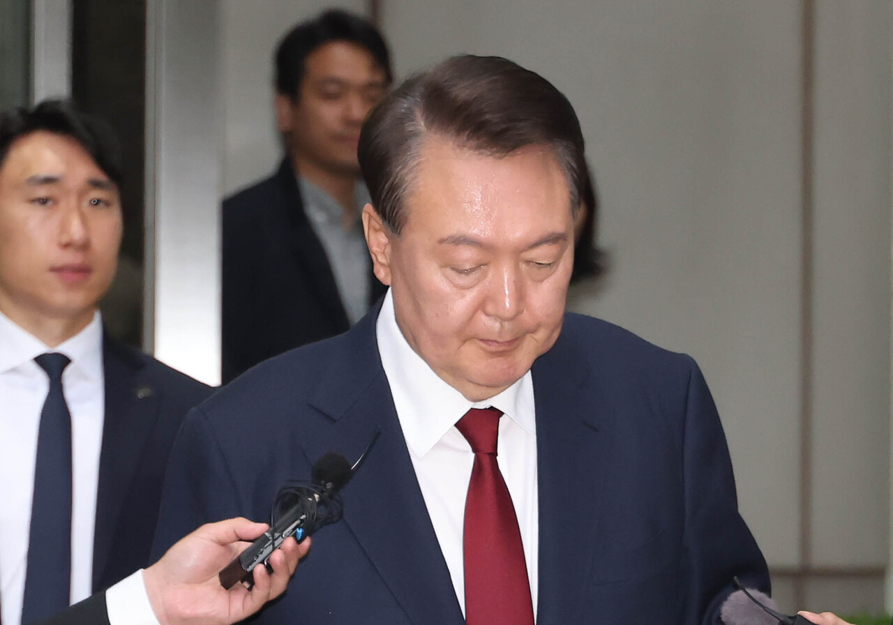 고개를 떨군 윤석열. ⓒ뉴스1