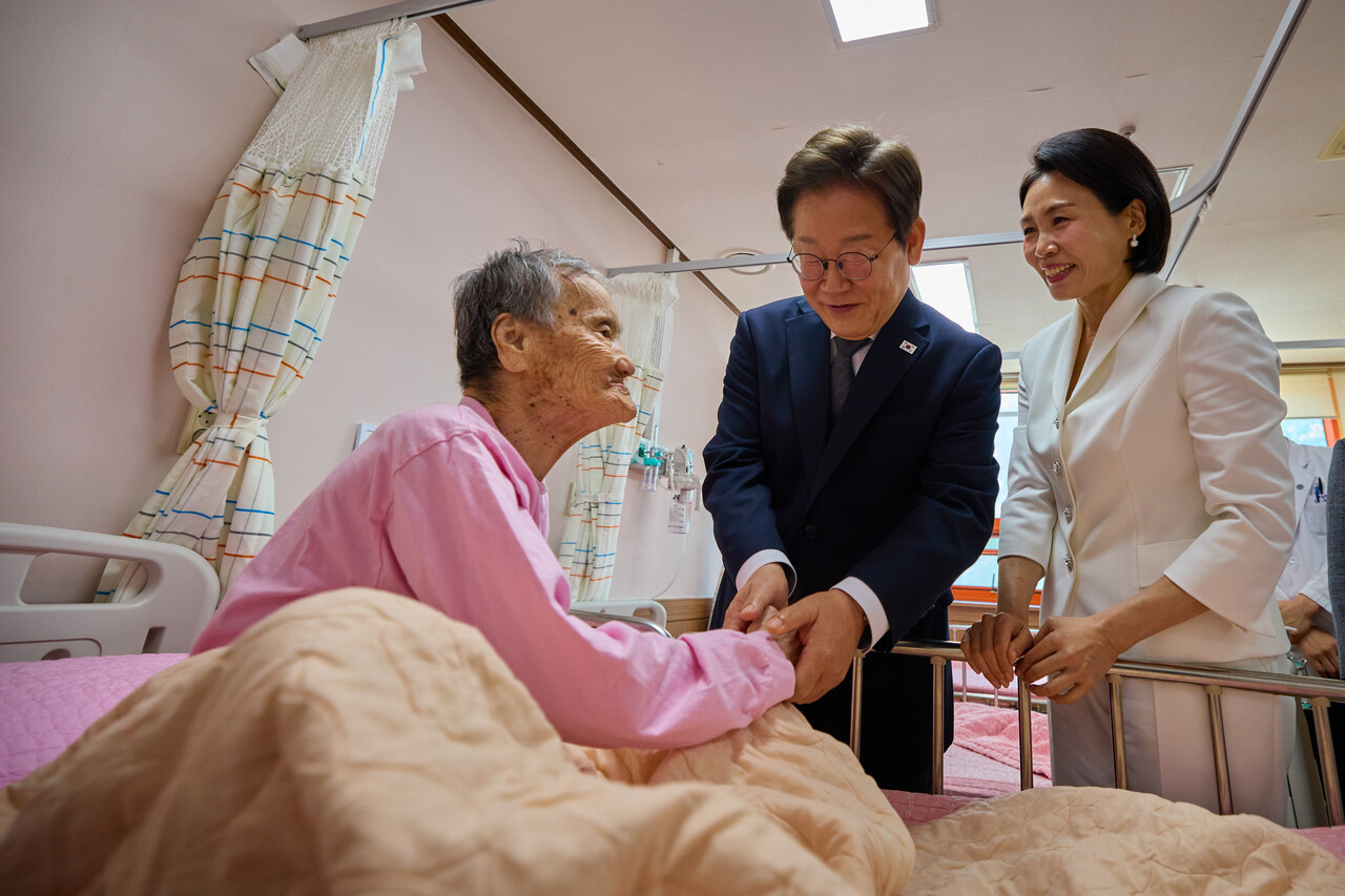 소록도병원을 방문한 이재명 대통령과 김혜경 여사. ⓒ대통령실