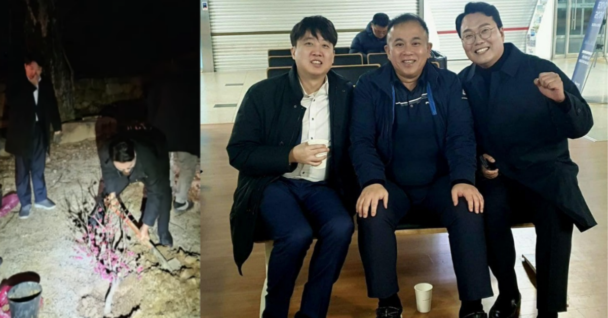 홍매화를 심고 있는 천하람과 뒤쪽엔 이준석, 이준석·명태균·천하람. ⓒ유튜브 채널 ‘오마이TV’ / 뉴스1