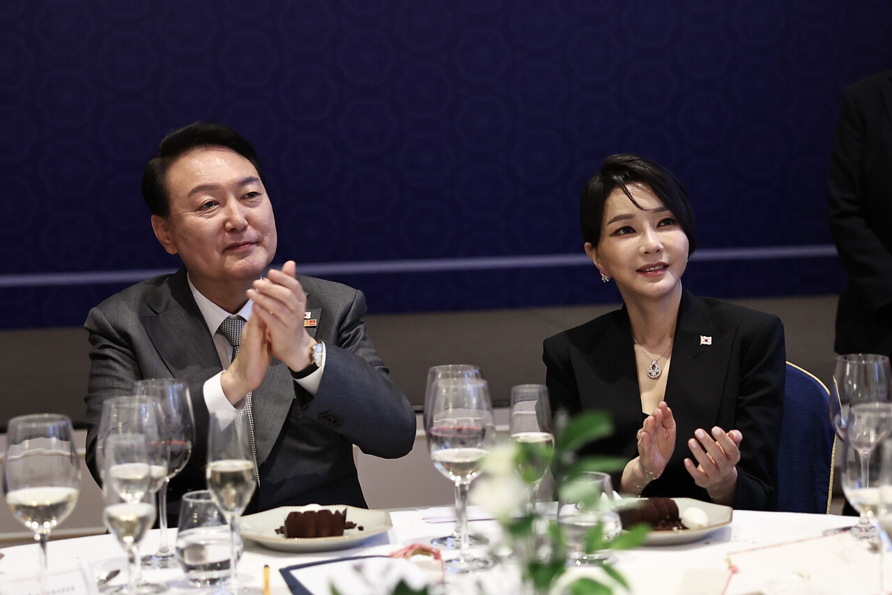 2022년 6월 나토에서 윤석열과 김건희. ⓒ뉴스1