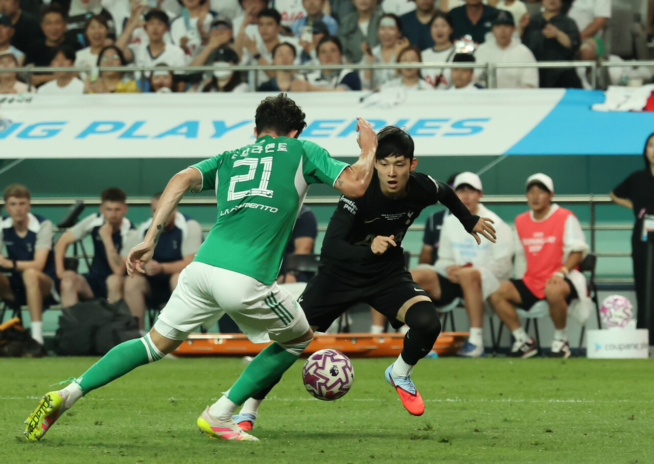 뉴캐슬 리브라멘토를 상대하는 양민혁. ⓒ뉴스1