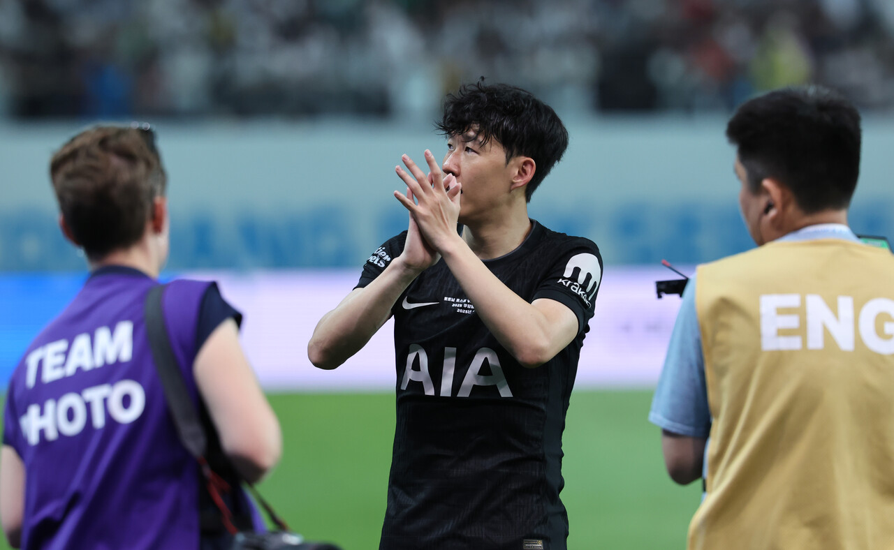 토트넘 유니폼을 입고 마지막 경기를 치른 손흥민. ⓒ뉴스1