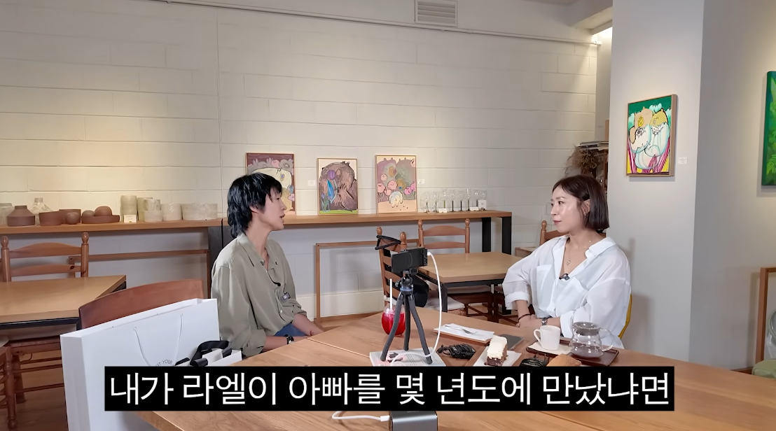 정선희에게 먼저 이혼 사실을 알렸던 홍진경. ⓒ유튜브 채널 ‘집 나간 정선희’