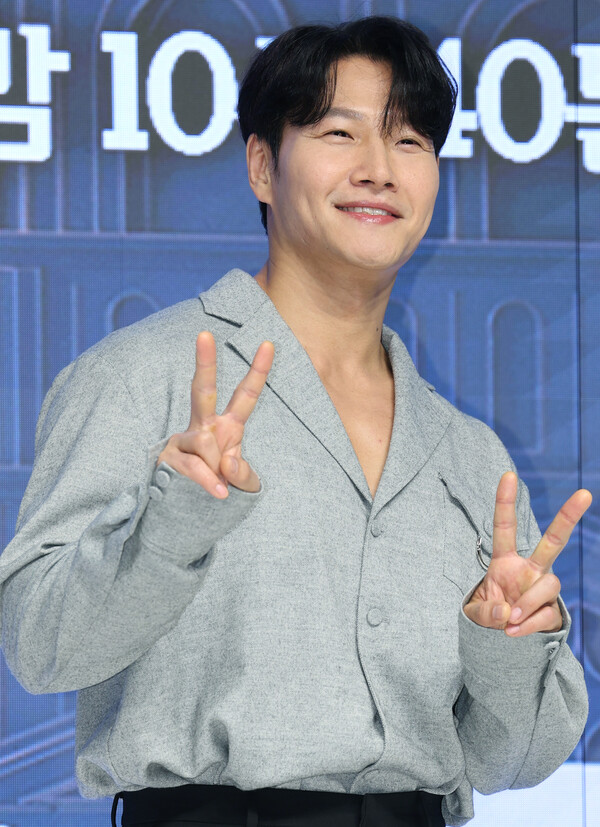 49세 김종국이 깜짝 결혼 소식 전하자 여러 곳에서 쏟아진 예비 신부 목격담: 정체 밝혀지자 순간 머리가 띵~했다