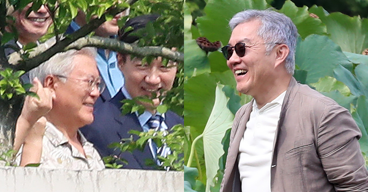 문 전 대통령을 예방한 조국과 최강욱. ⓒ뉴스1