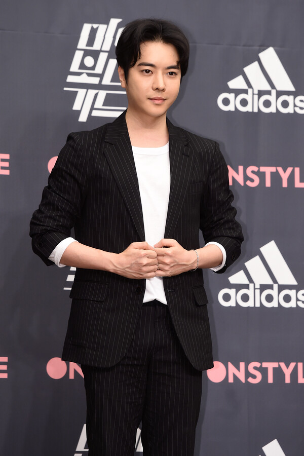 1000억 건물주이자 '외모지상주의' 작가 박태준이 결혼 4년 만에 이혼 소식을 전했고, 이혼 사유에 입 떡 벌어졌다