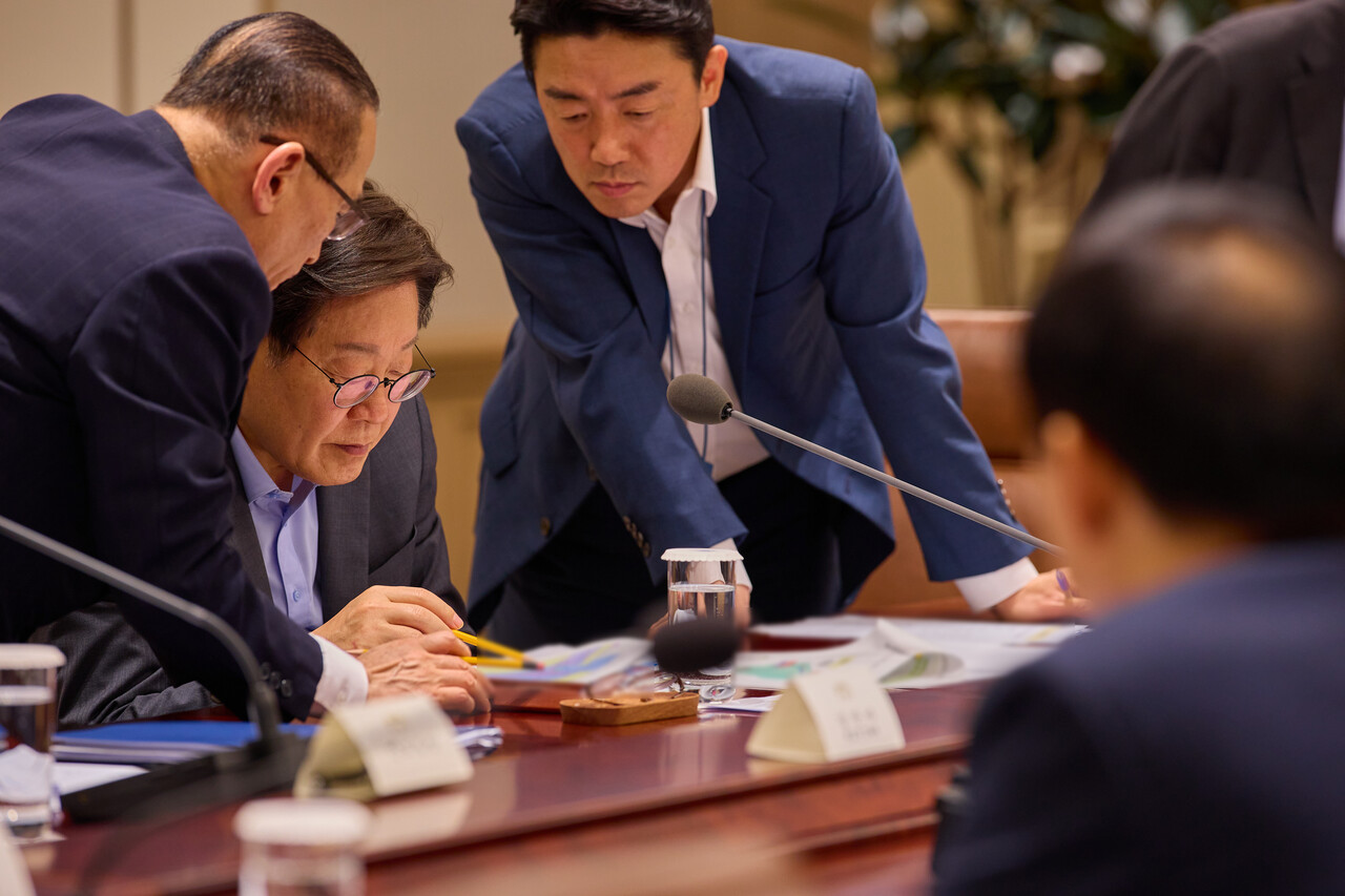 국가안전보장회의(NSC) 전체회의에서 이재명 대통령과&nbsp;강훈식 비서실장, 위성락 국가안보실장. ⓒ대통령실