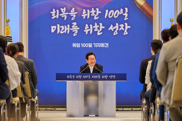 이재명 대통령이 11일 청와대 '회복을 위한 100일, 미래를 위한 성장'을 주제로&nbsp;열린 취임 100일 기자회견에서 기자들의 질문에 답변하는 모습.&nbsp;ⓒ뉴스1&nbsp;