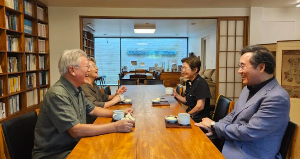 평산마을에 방문해 문재인·김정숙 부부를 찾은 이낙연과 김숙희. ⓒ이낙연 페이스북