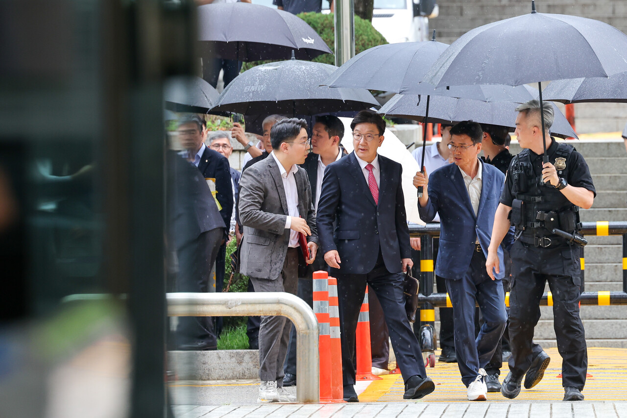 영장실질심사에 출석한 권성동. ⓒ뉴스1