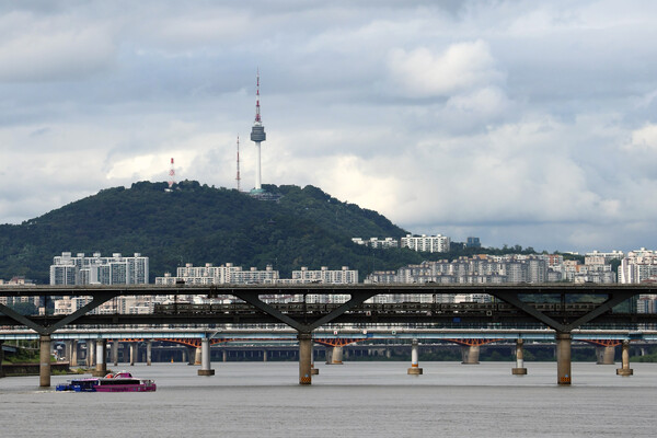 한강버스가 이동하는 모습.&nbsp;ⓒ뉴스1&nbsp;