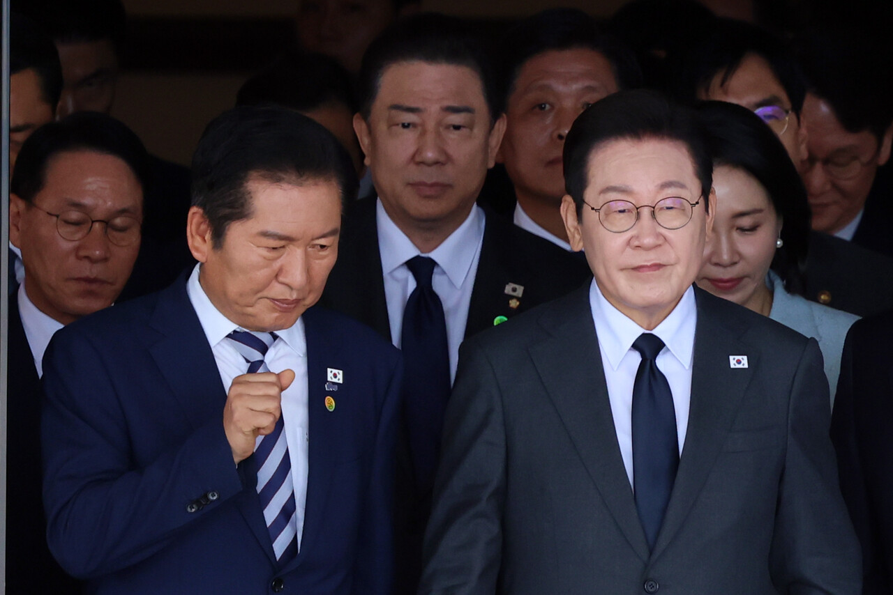 UN 총회 참석을 위해 미국 뉴욕으로 출국하는 이재명 대통령을 환송 나온 정청래, 김병기. ⓒ뉴스1