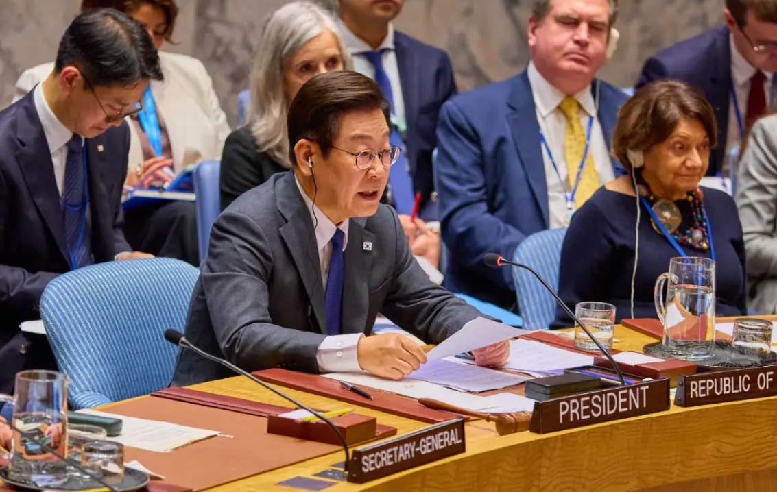 안보리 회의 중 의장석에 앉은 이재명 대통령. ⓒ유튜브 채널 ‘KTV 이매진’