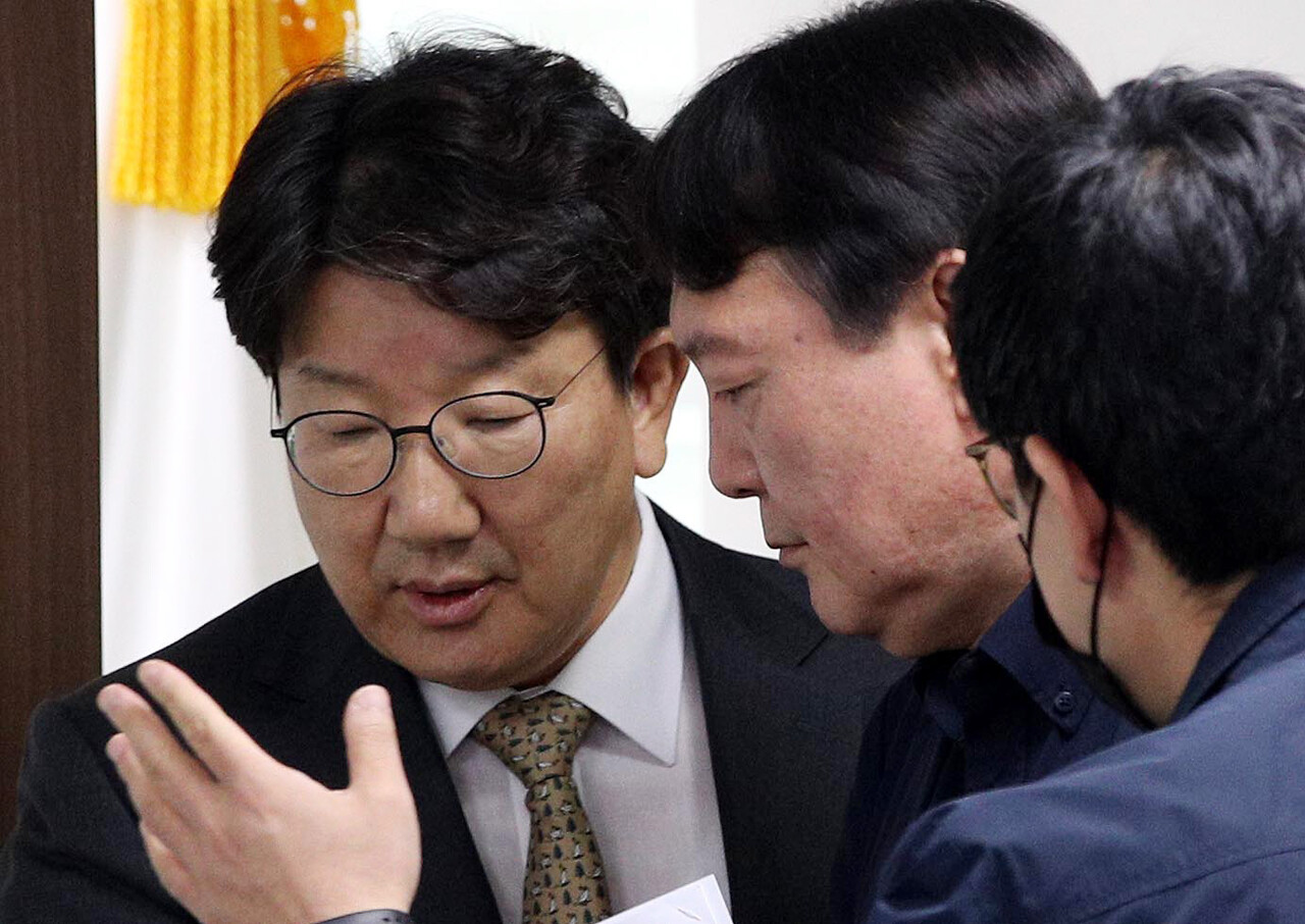 오랜 친구였던 권성동, 윤석열 모두 구속 상태다. ⓒ뉴스1