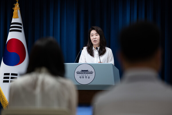강유정 대통령실 대변인이 9일 서울 용산 대통령실 청사에서 이스라엘이 나포한 선박에 탑승 중이었던 한국인 활동가 관련 브리핑을 하고 있다. ⓒ뉴스1&nbsp;