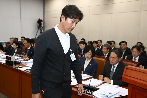방송인 겸 정신건강의학과 전문의 양재웅 씨가 지난해 10월 23일 국정감사에 증인으로 출석한 모습. ⓒ뉴스1