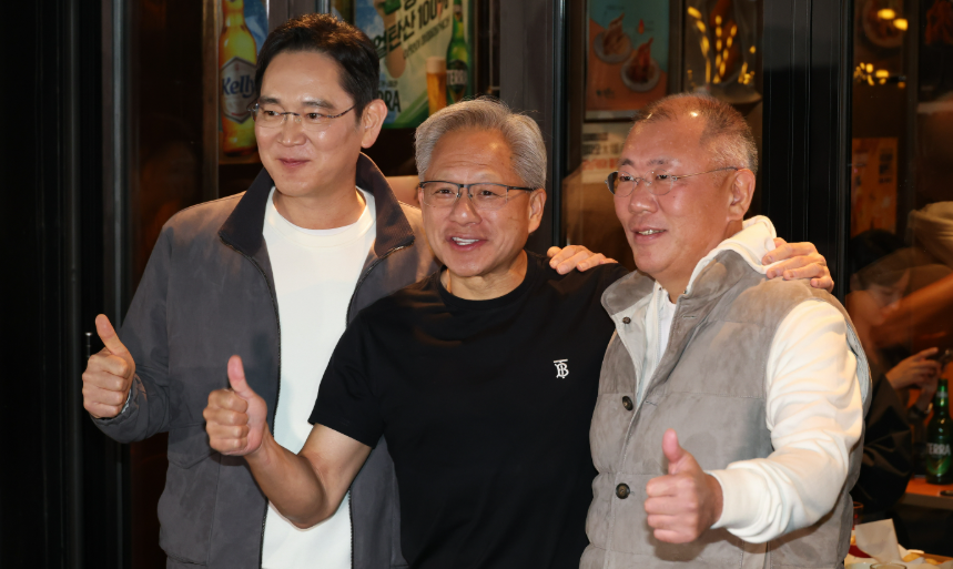 젠슨 황이 고른 깐부치킨에서 치맥 회동을 가진 세 총수. ⓒ뉴스1